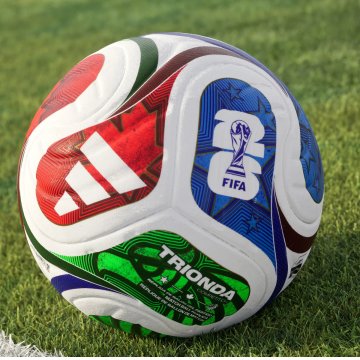 adidas WM26 Trionda Competition Fußball, weiß/blau/rot/grün